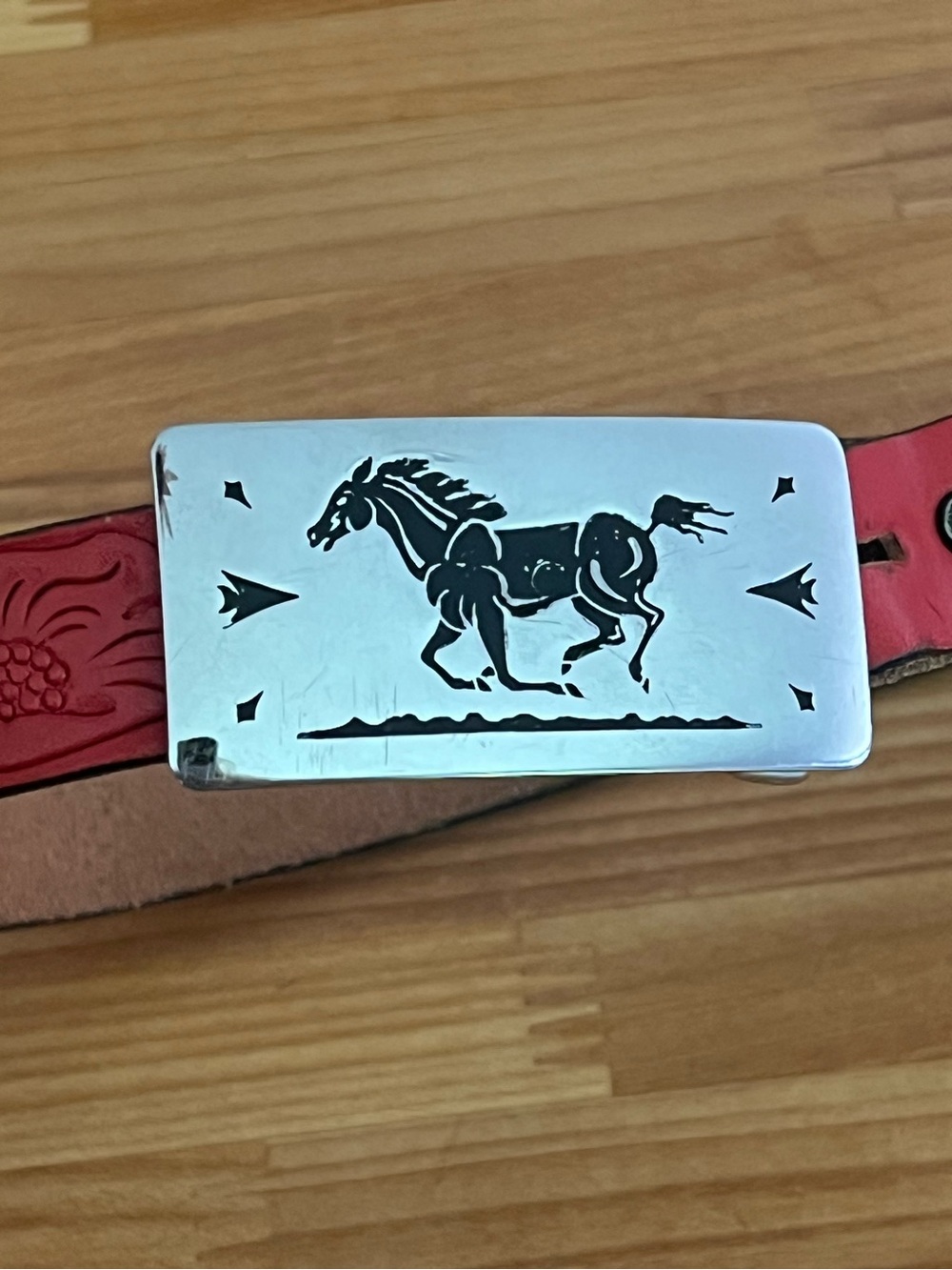 ❤️VTG 70s Sears Kids Red Leather Tooled Belt Chambers Horse Buckle Large 22-24